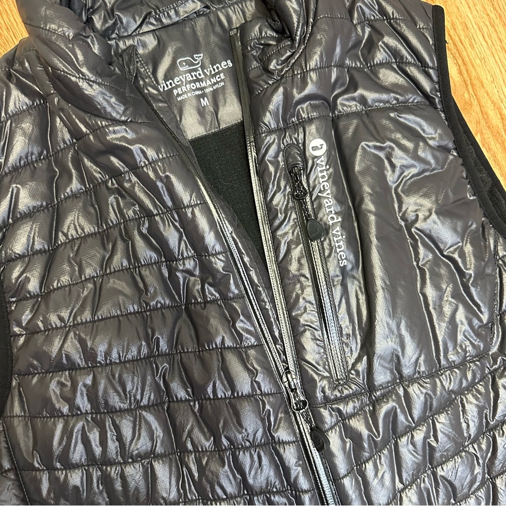 EUC VINEYARD VINES size Medium Black Zip Up Vest - Picture 2 of 4